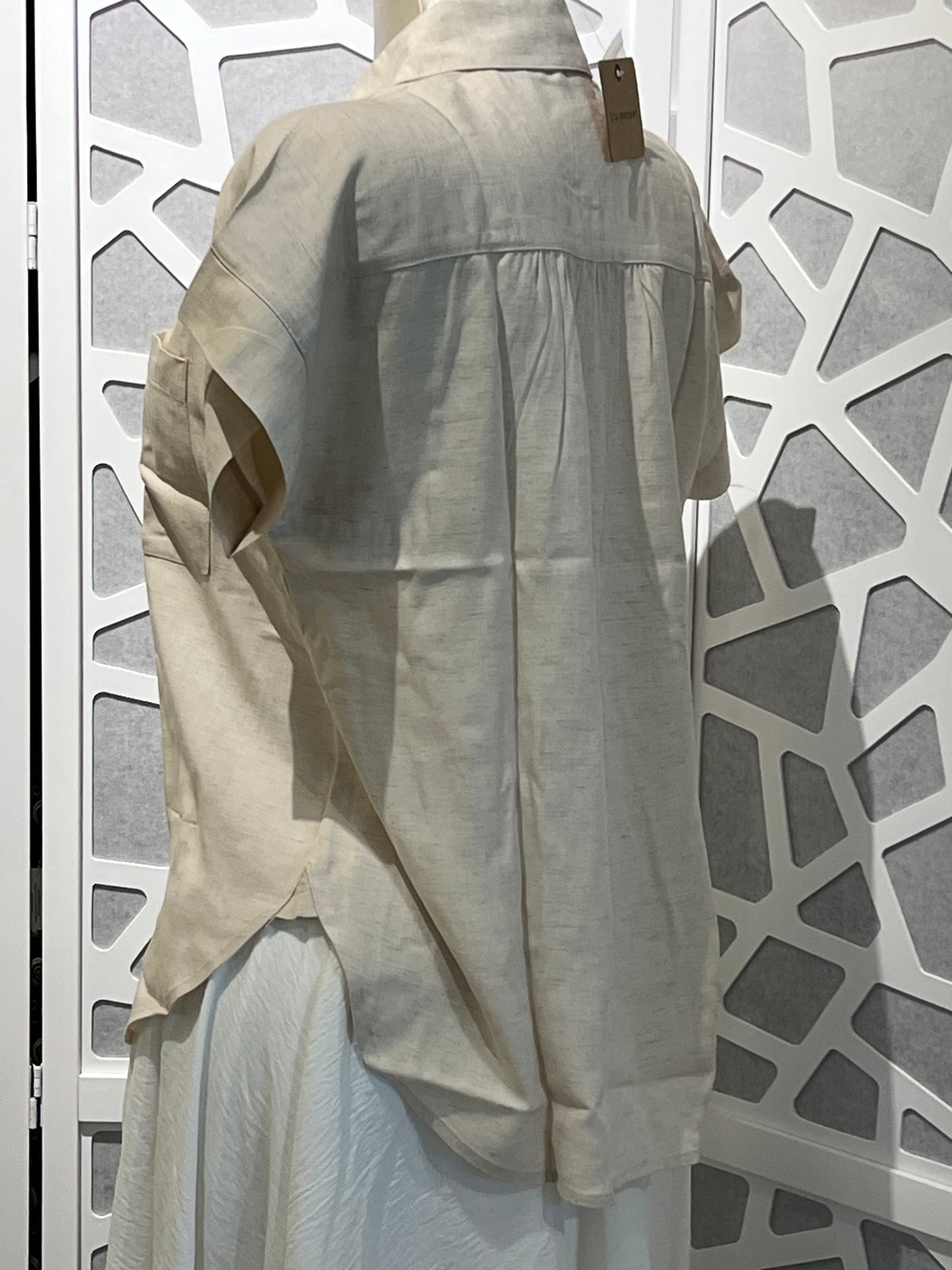 COLLARED RUCHED SHOULDER SHORT SLEEVE SHIRT