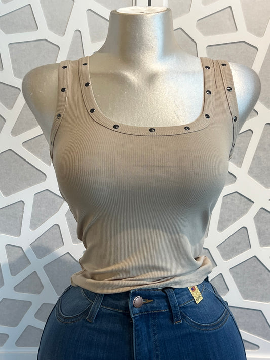 BASIC STUD DETAIL TOP