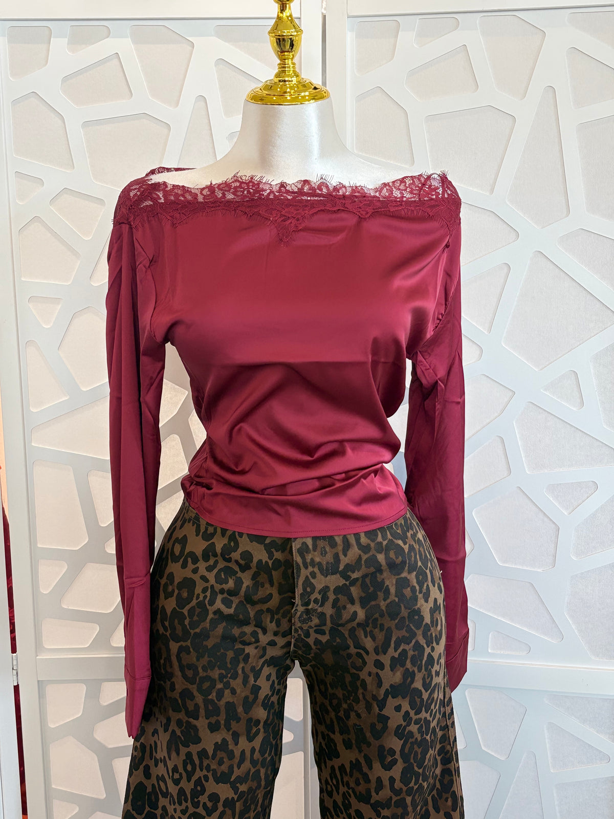 LACE-TRIMMED OFF-THE-SHOULDER BLOUSE