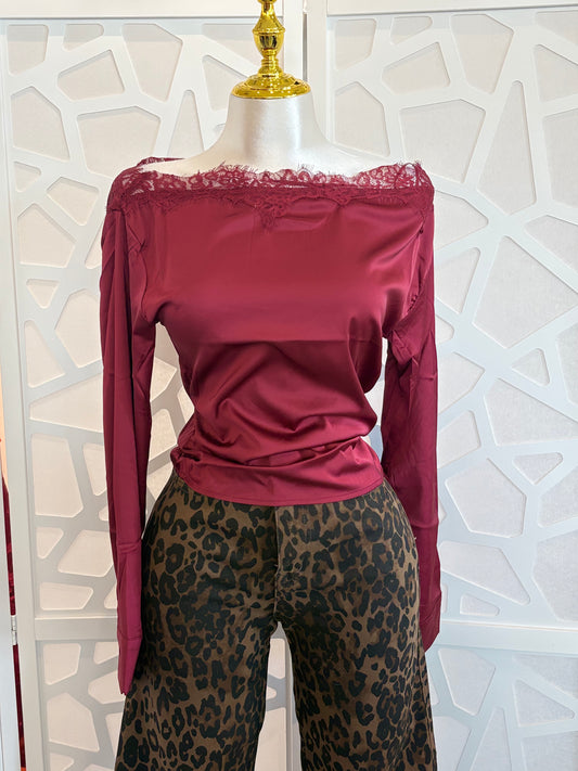LACE-TRIMMED OFF-THE-SHOULDER BLOUSE