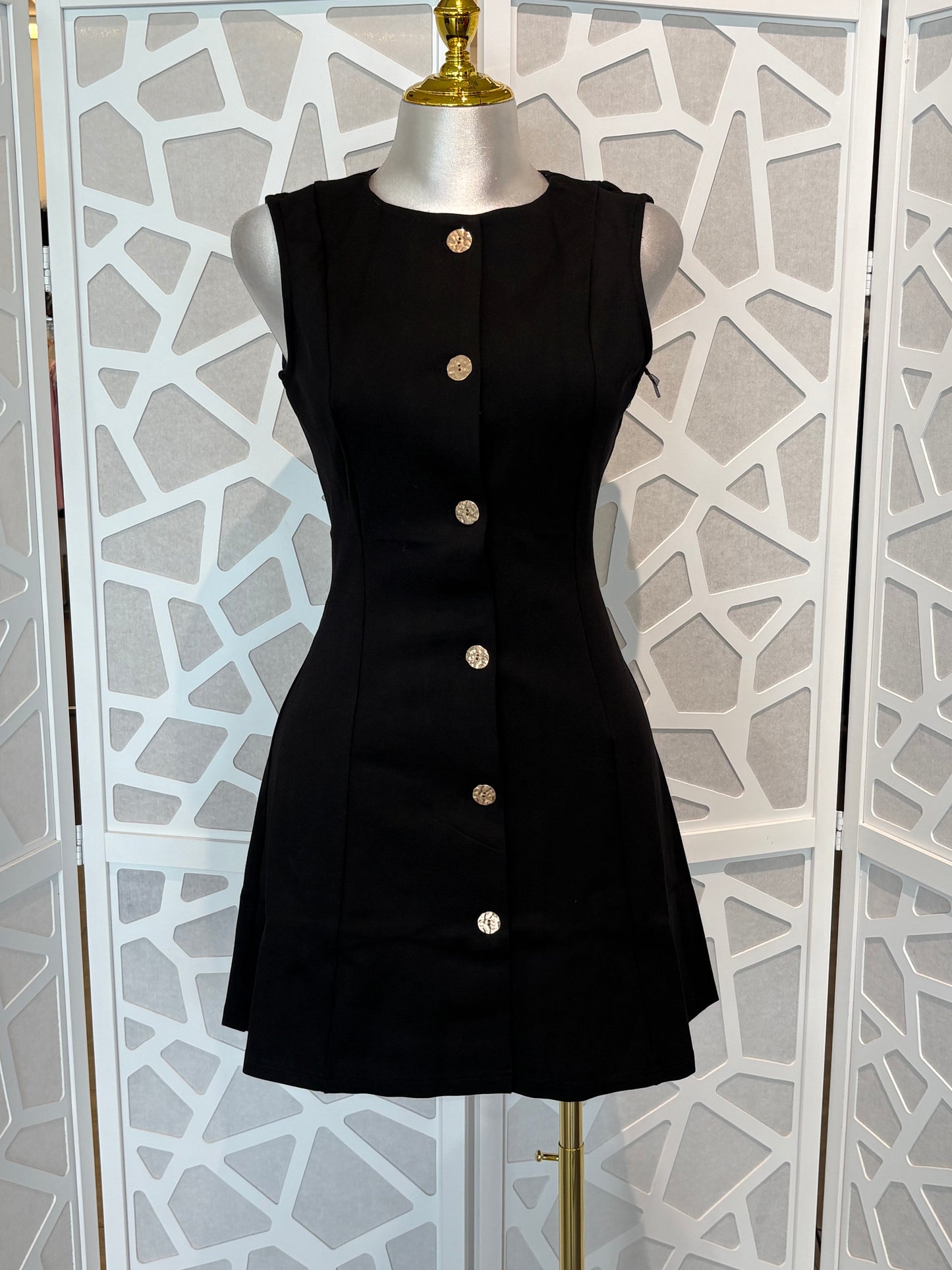Sleeveless dress w/gold button detail