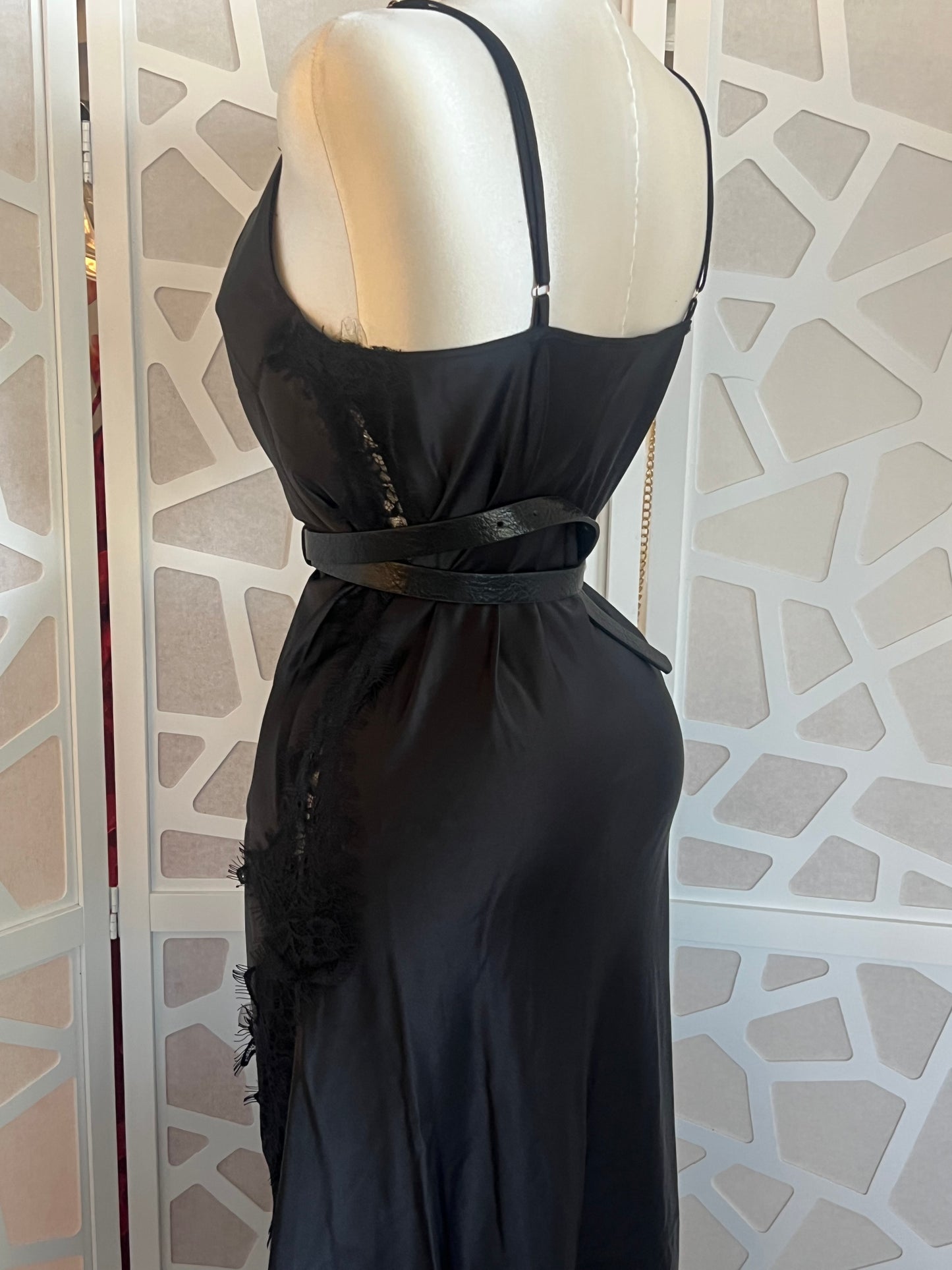 LACE MIDI DRESS