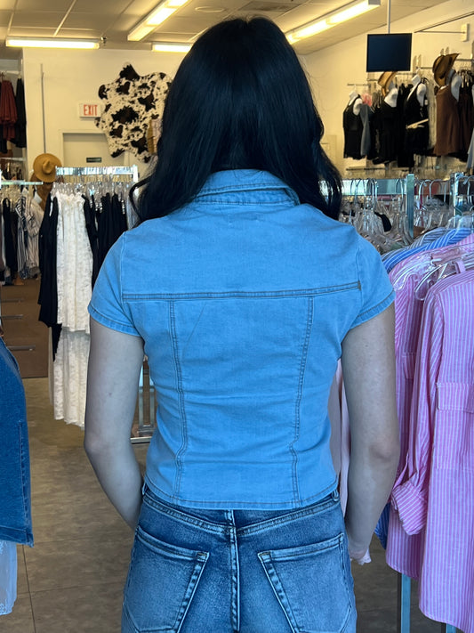 SHORT SLEEVE BUTTON UP DENIM TOP