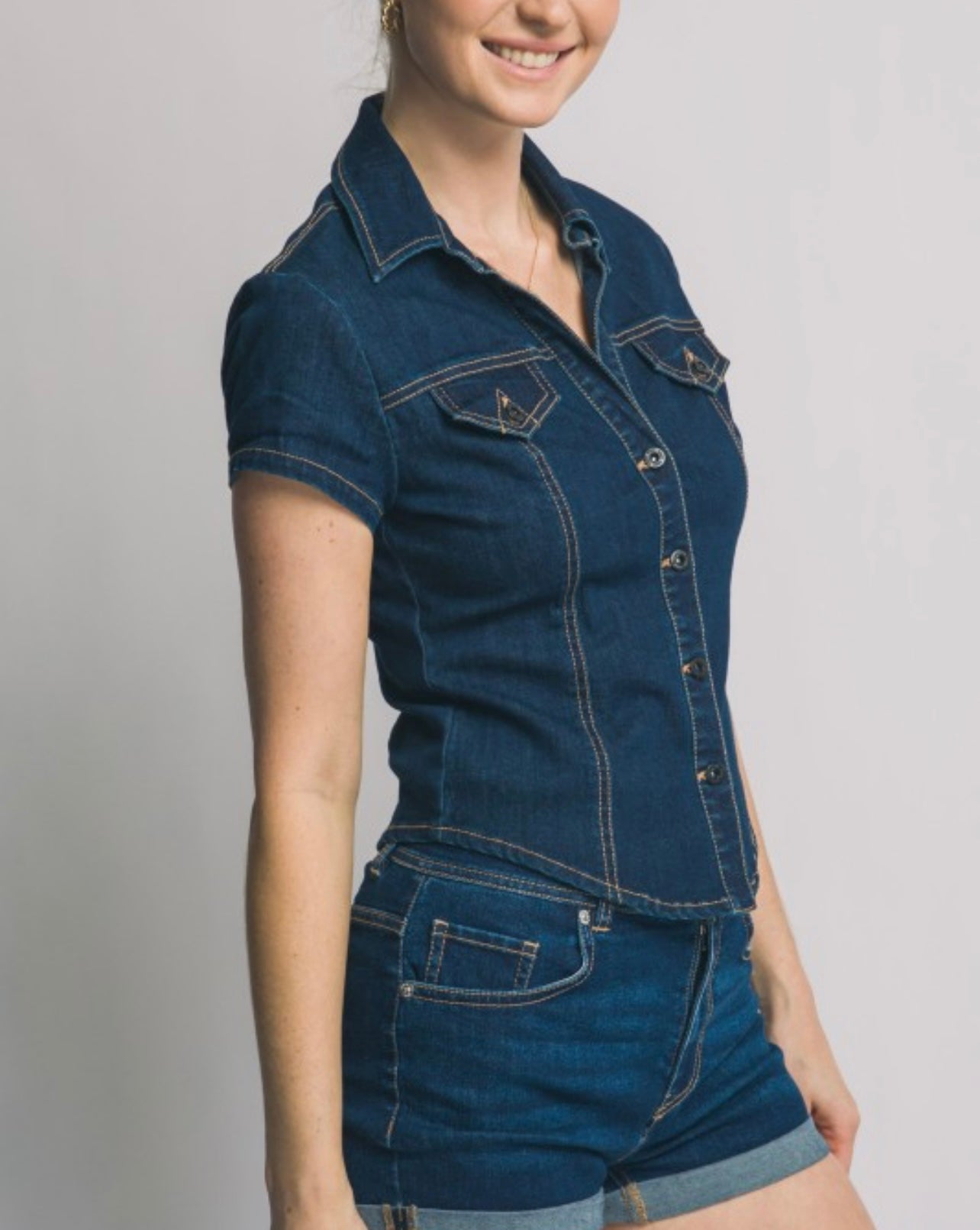 SHORT SLEEVE BUTTON UP DENIM TOP