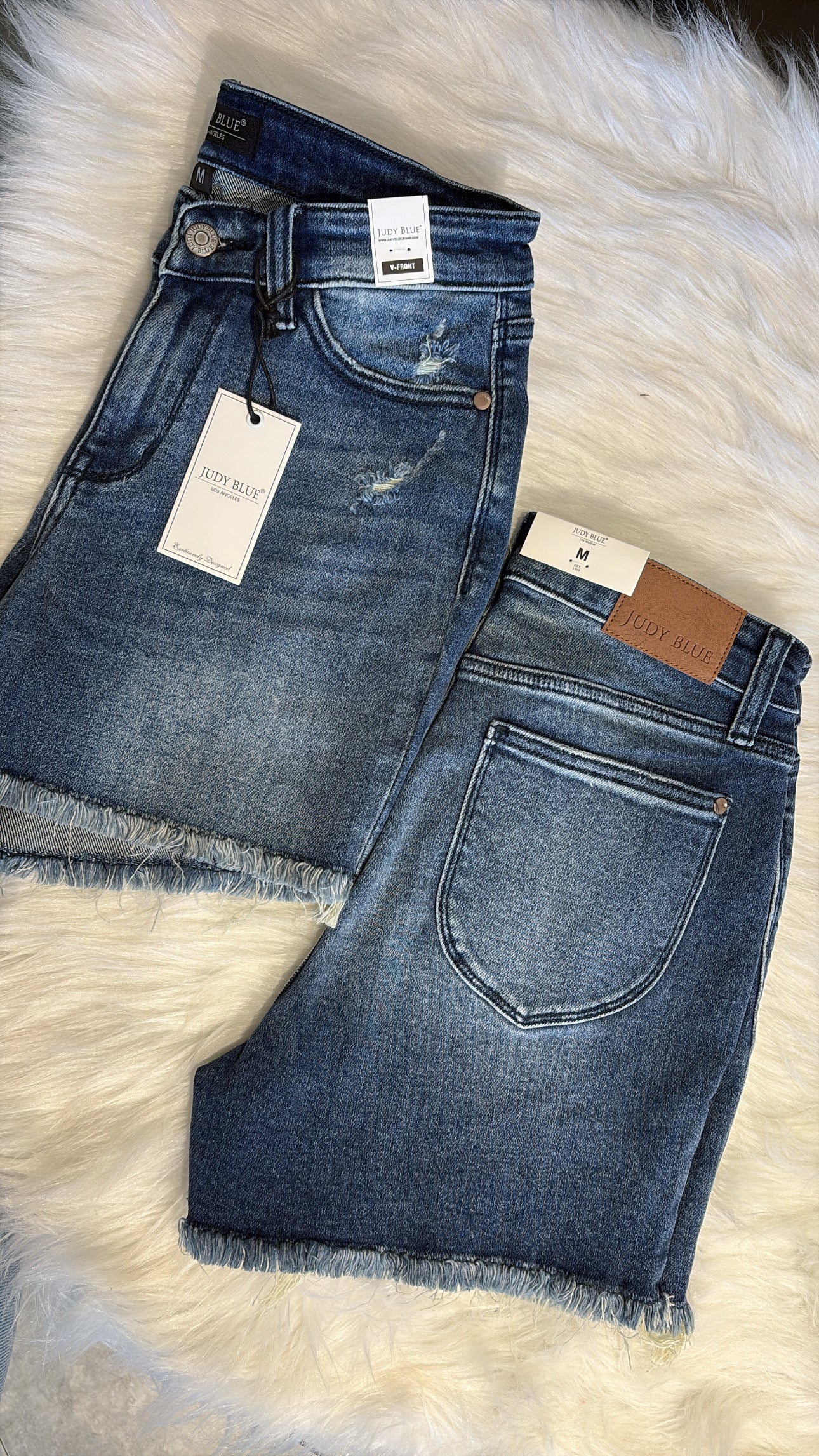 JUDY BLUE V-front Shorts W Shield Pockets