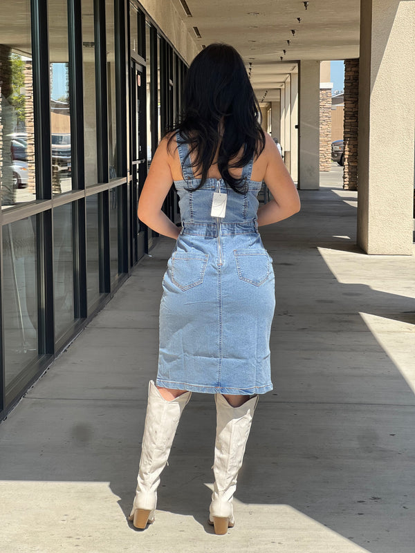 STRAIGHT NECKLINE WITH BUTTON DOWN PLACKET STRETCH DENIM DRESS