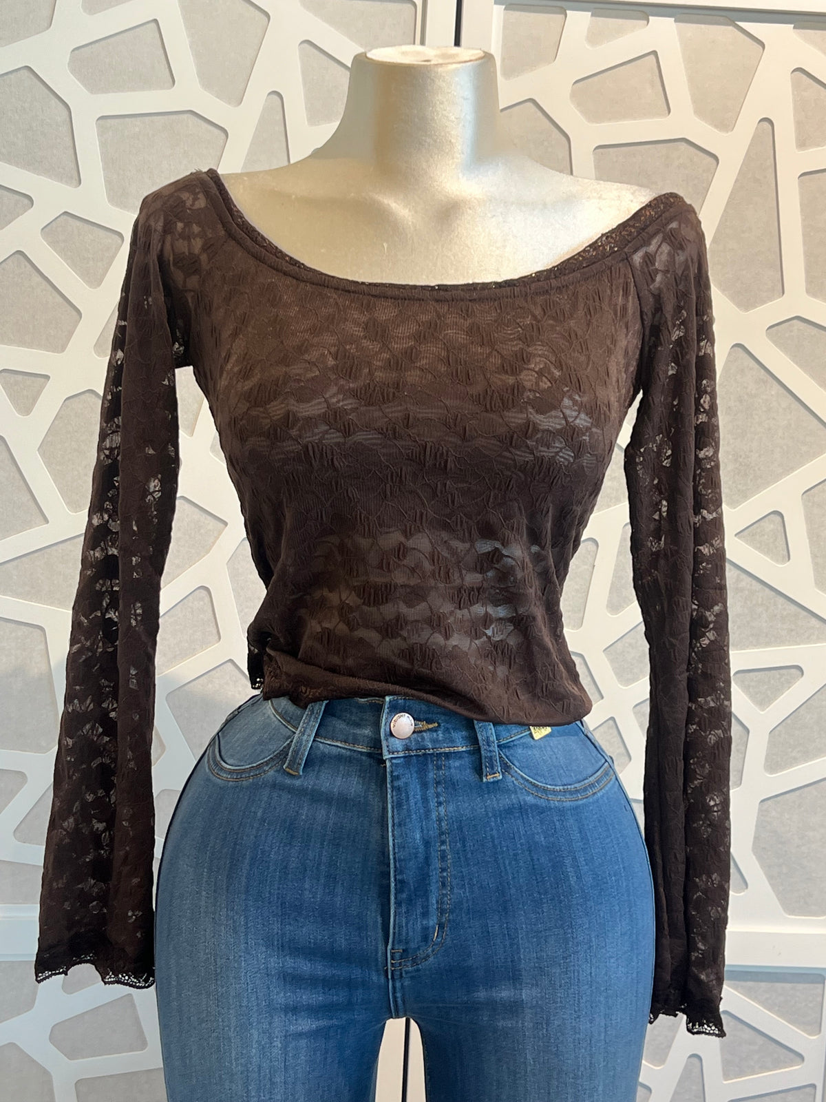 LACE OFF SHOULDER TOP