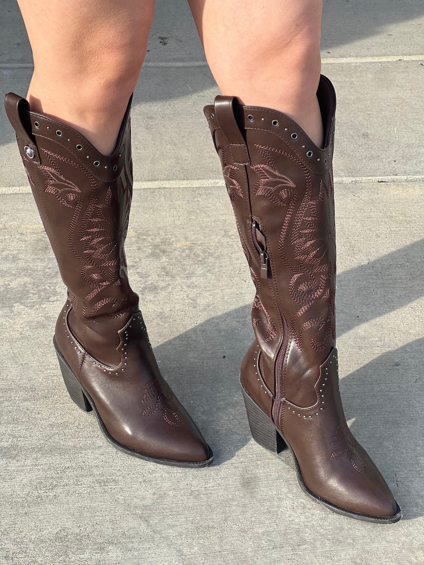 WOMEN POINTY TOE CHUNKY WESTERN BOOTIES
