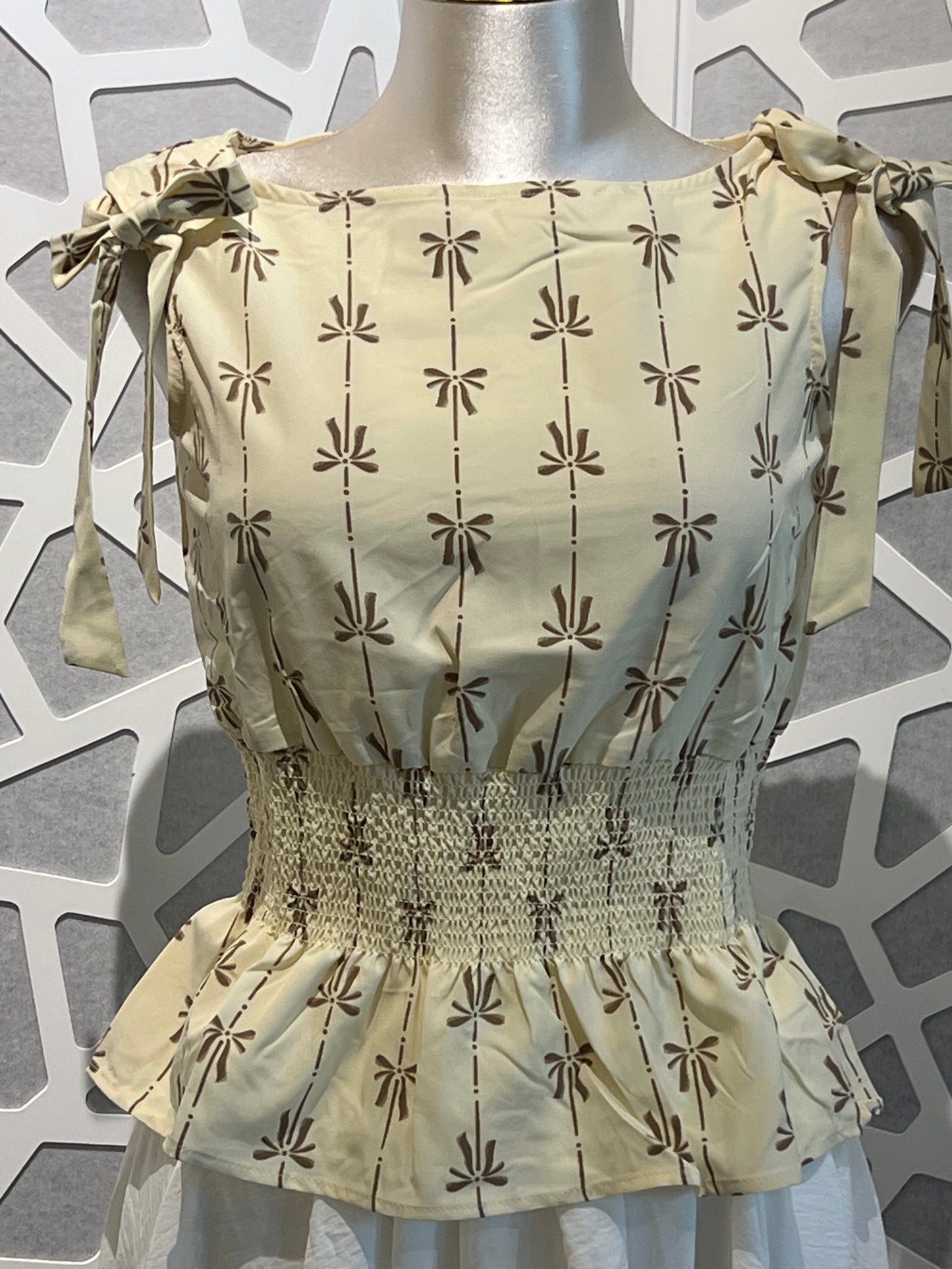 BOW LINE PATTERN TIE SHOULDER SLEEVELESS BLOUSE