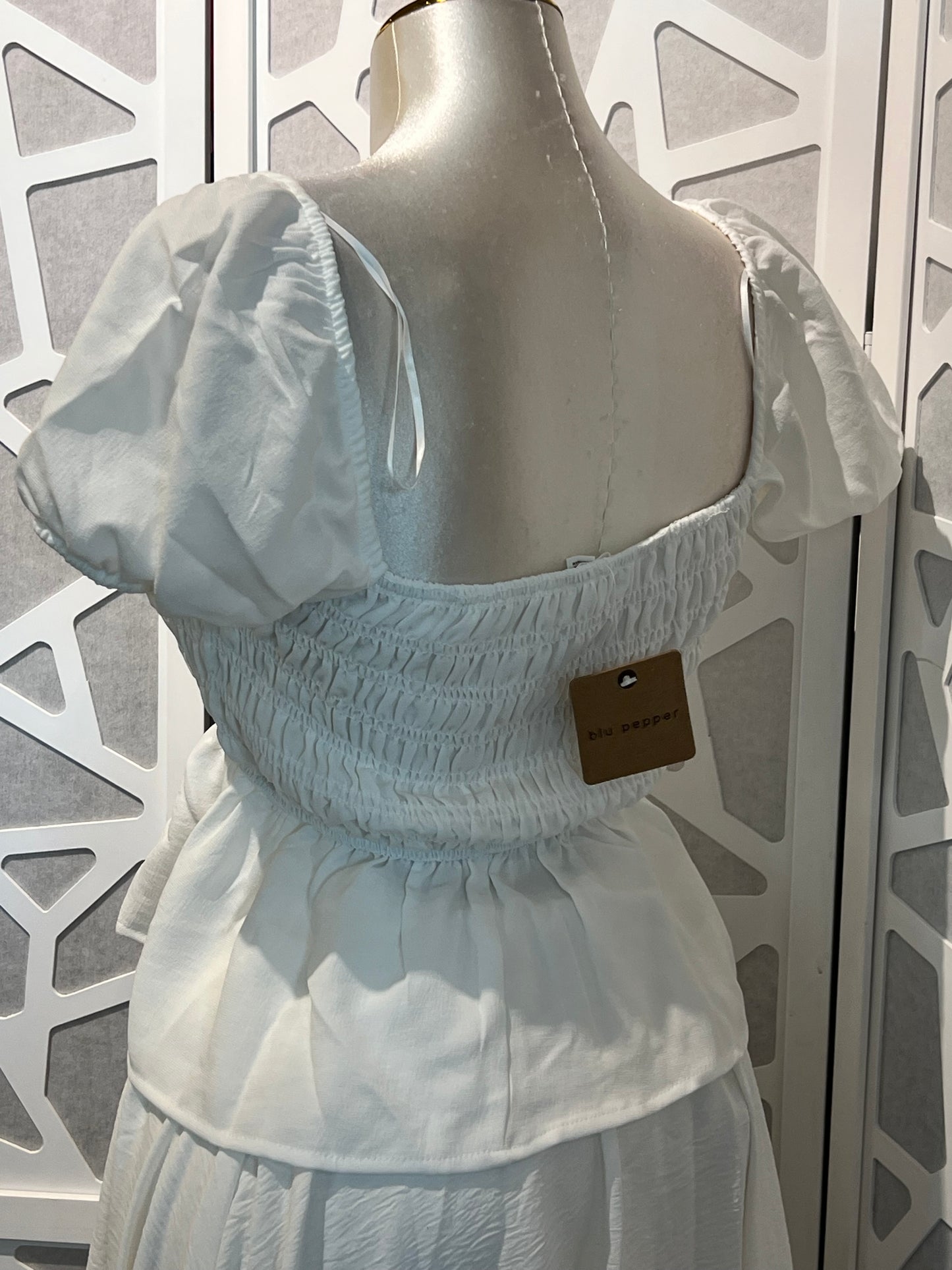 FRONT TIE DETAIL PUFF SLEEVE SMOCKED TOP