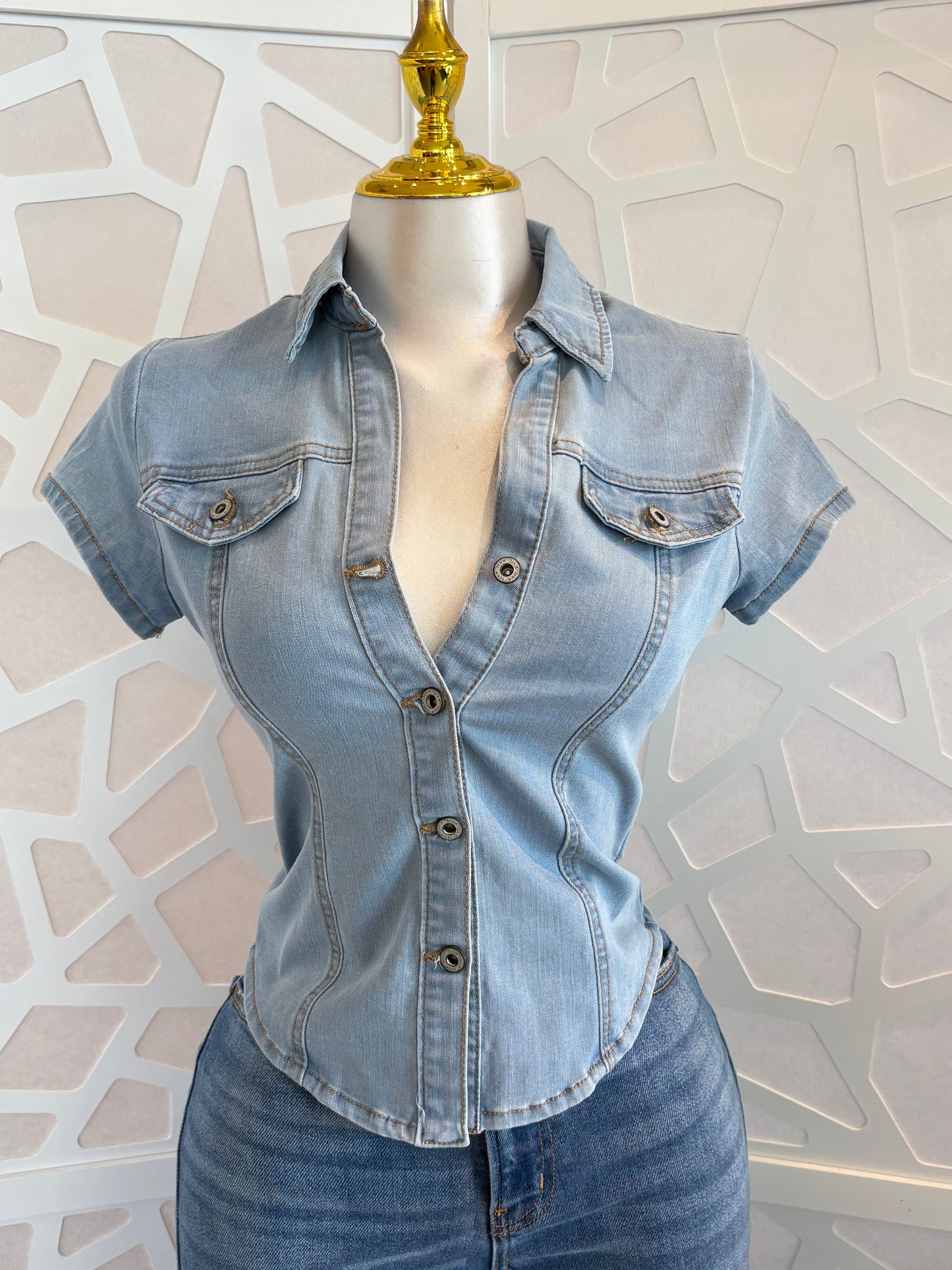 SHORT SLEEVE BUTTON UP DENIM TOP