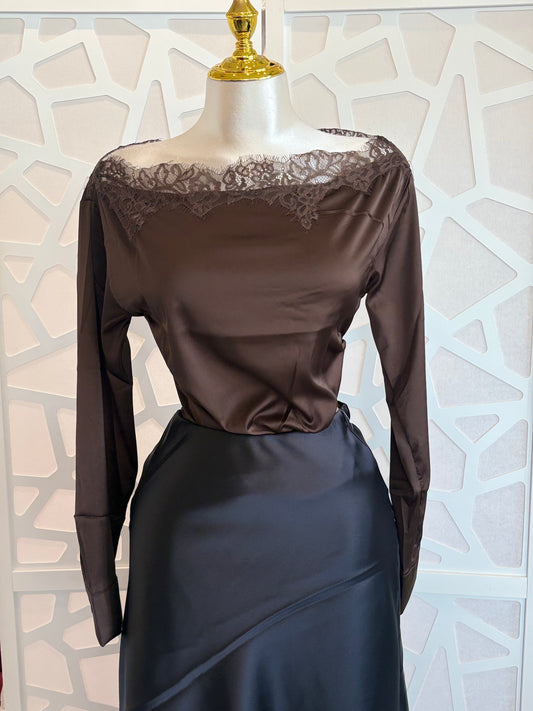 LACE-TRIMMED OFF-THE-SHOULDER BLOUSE