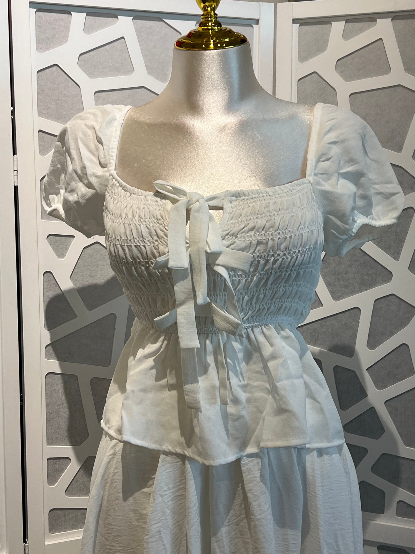 FRONT TIE DETAIL PUFF SLEEVE SMOCKED TOP