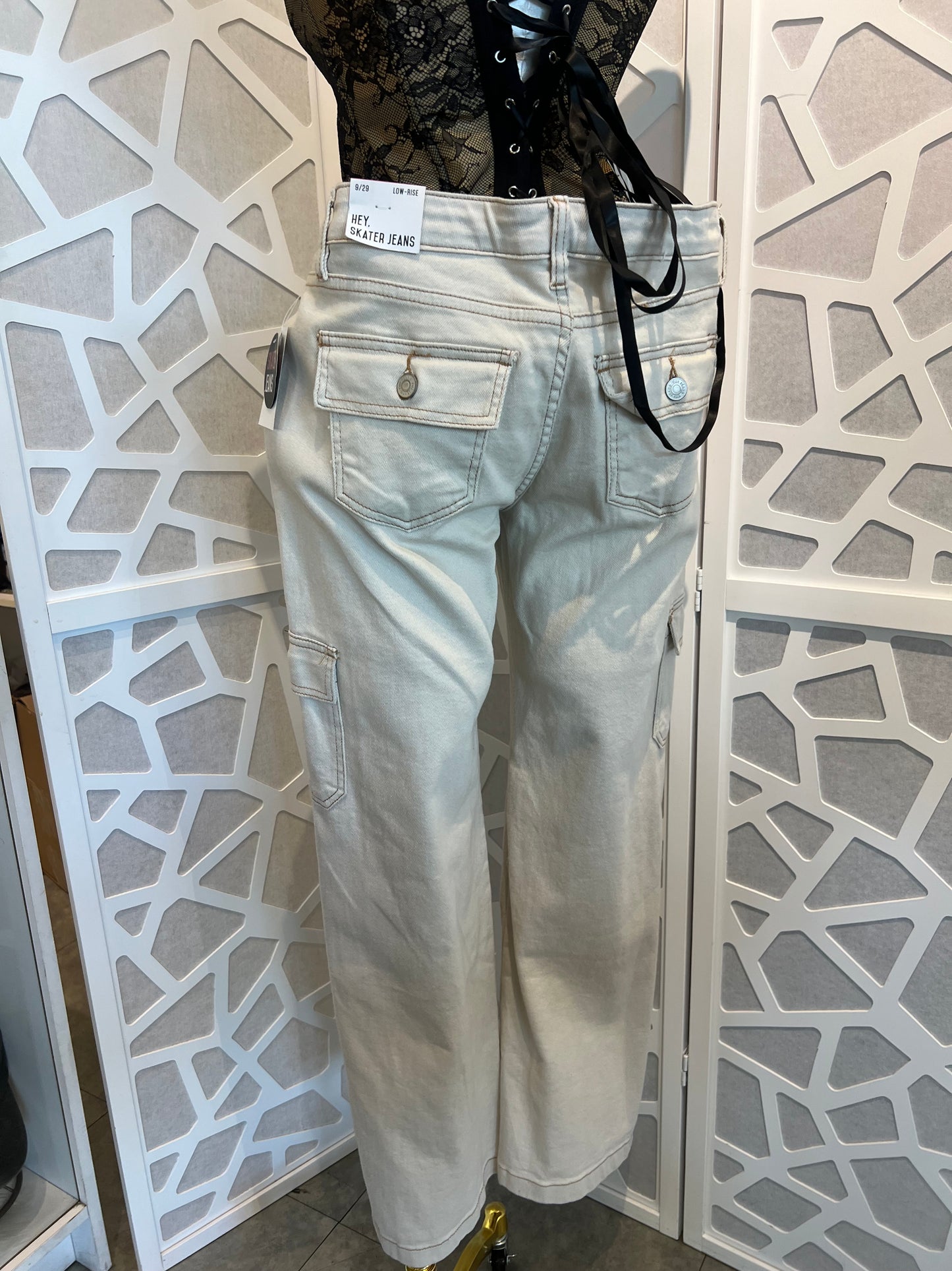 SKATER LOW RISE JEANS