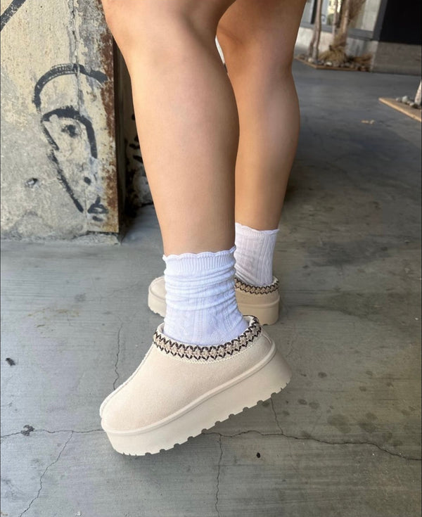 Casual ugg style slippers