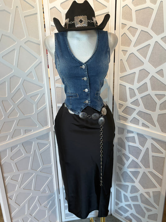 Satin skirt with side slit