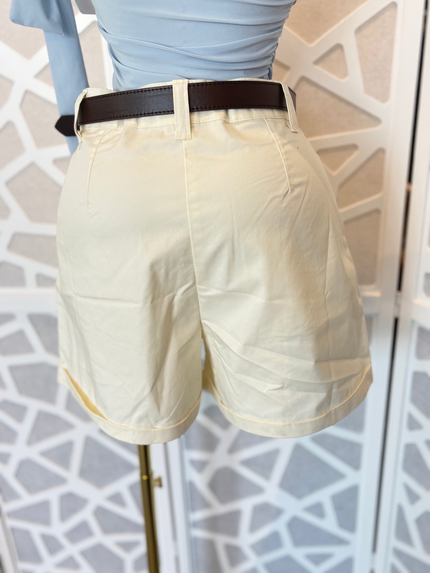 High waisted shorts with belt