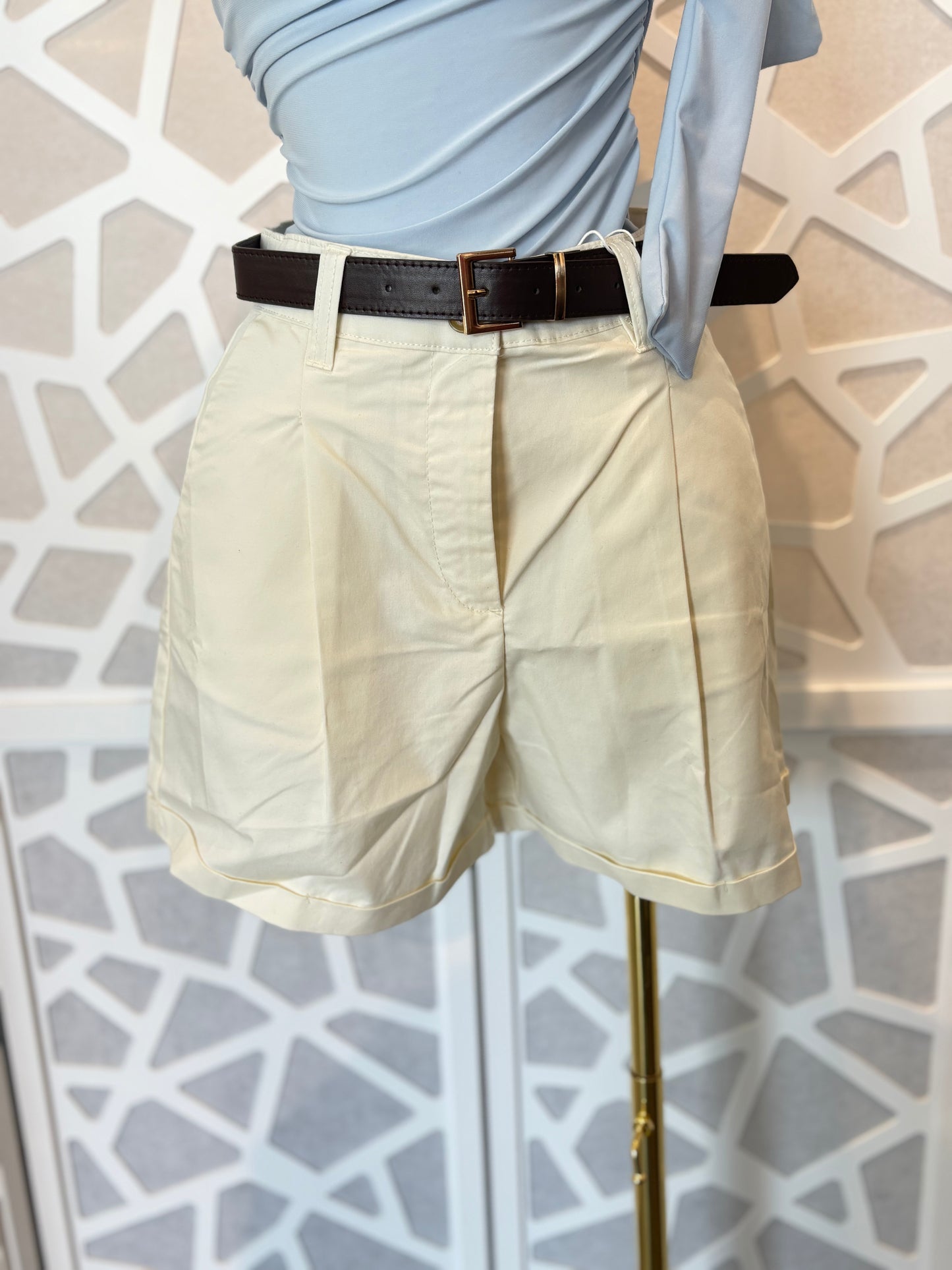 High waisted shorts with belt