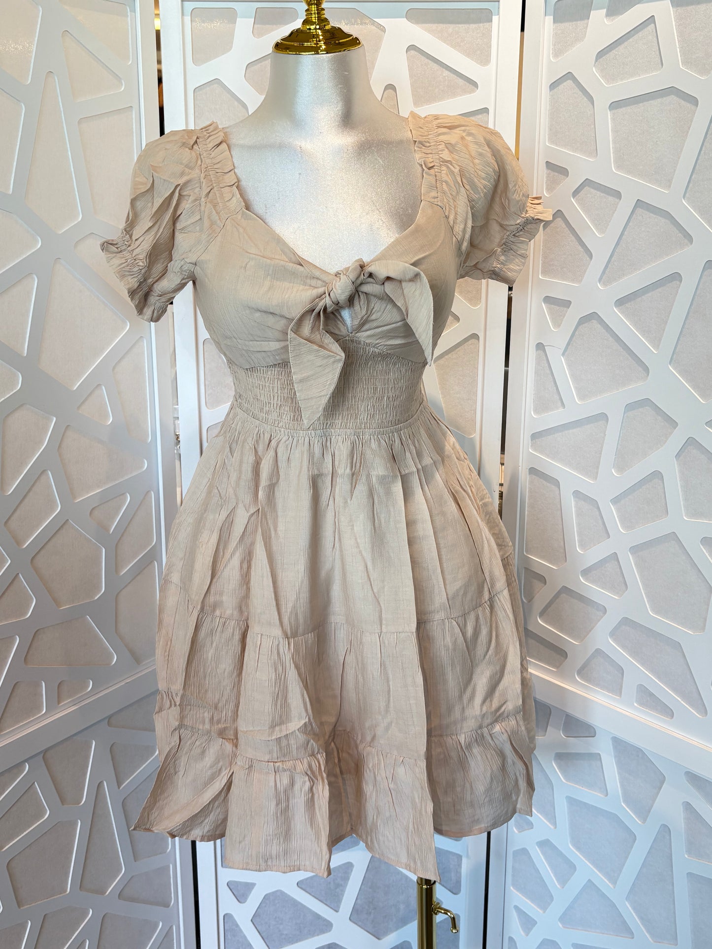 Sweetheart neckline with bow detail dress