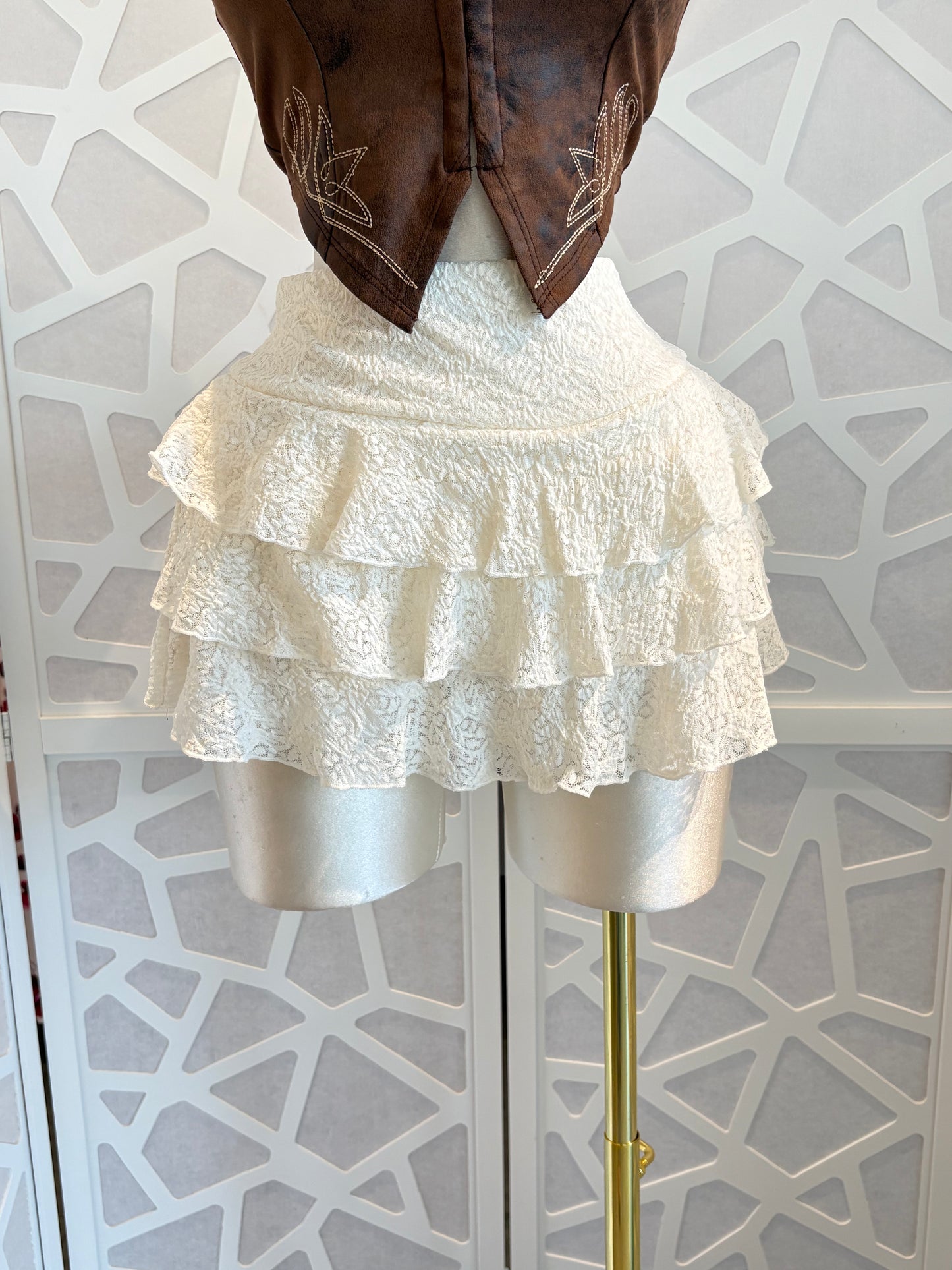 Tiered lace skort
