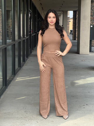 SLEEVELESS TOP & CRINKLE KNIT
PANTS SET