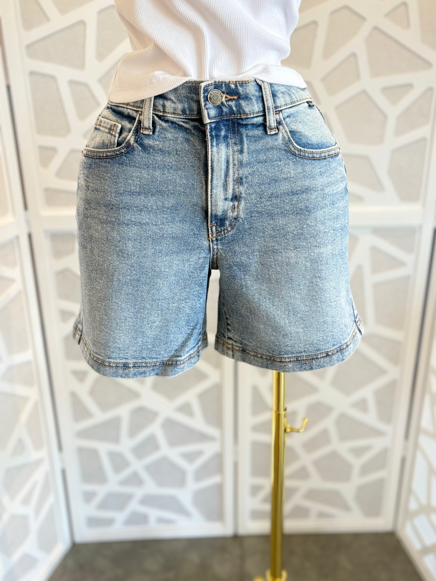 HIGH RISE MIDI SHORTS WITH 6" INSEAM