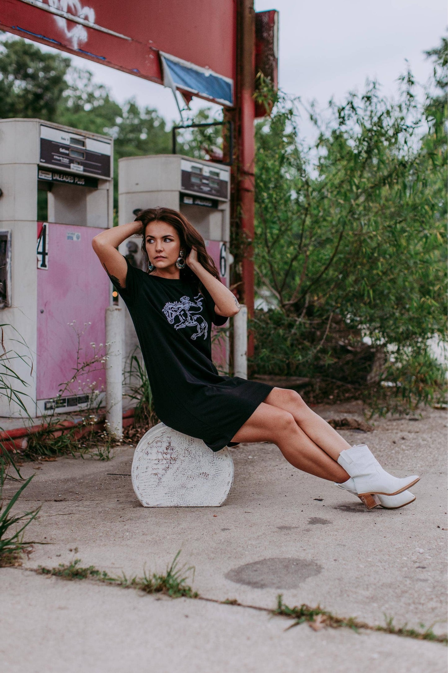 MK427 Deadwood Sequin Embellished Tee Dress: Black / 1XL